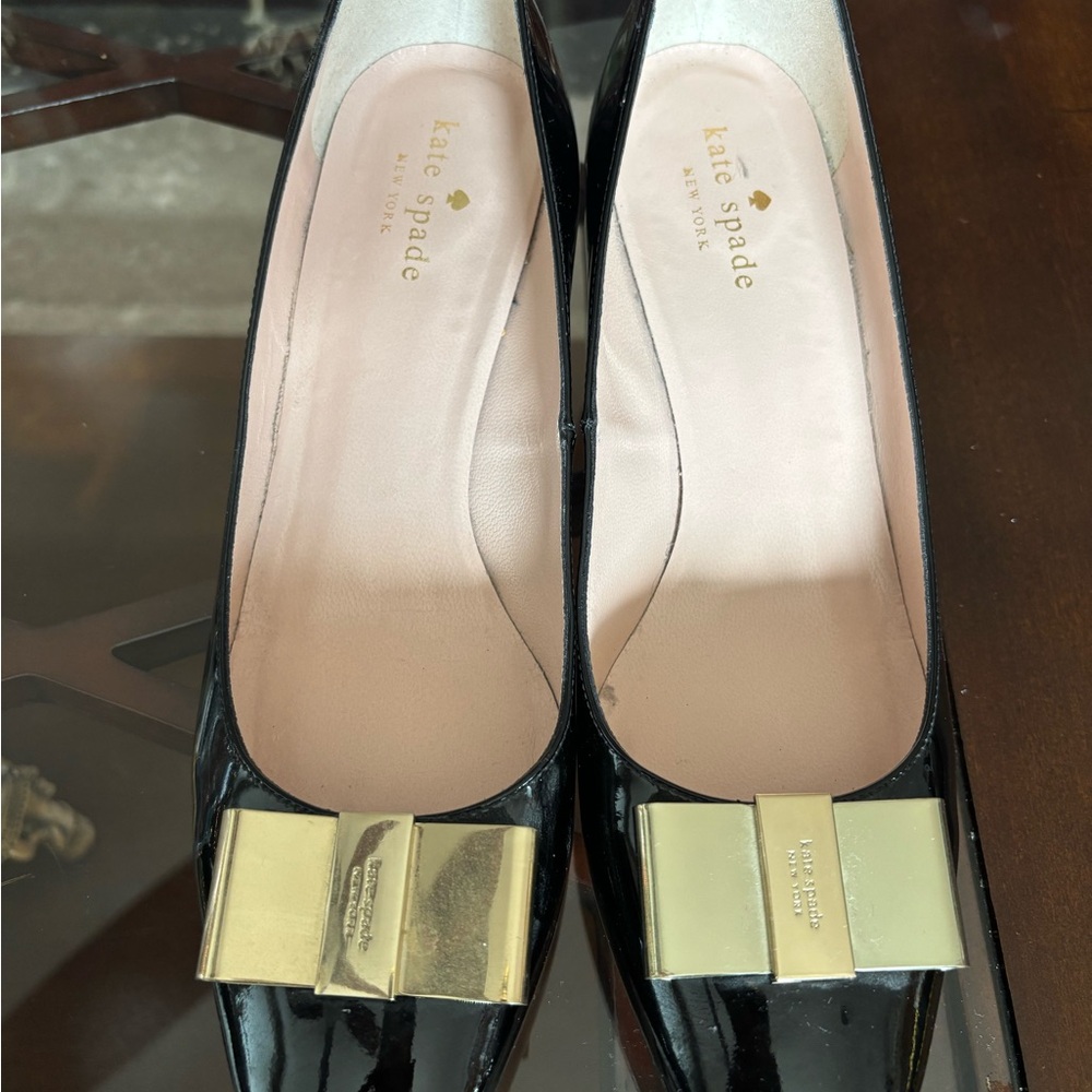 Kate Spade Patent Leather Black heels with Gold Bow Accent - Picture 4 of 9